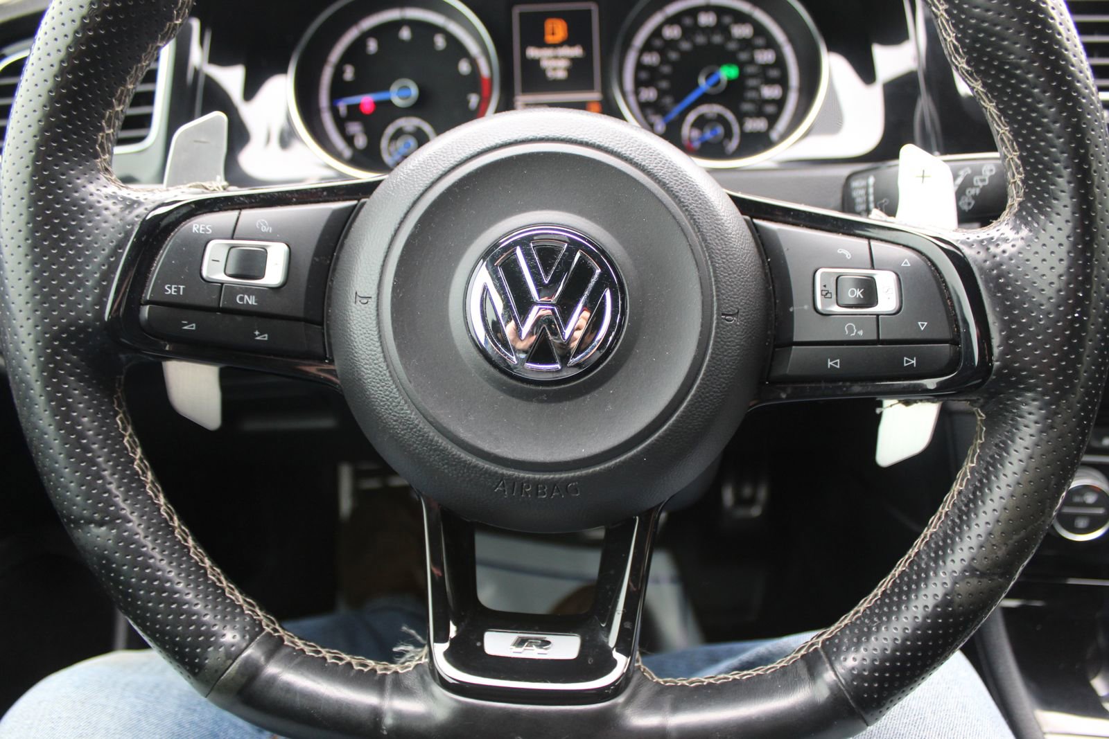 Used 2015 Volkswagen Golf R R image 25