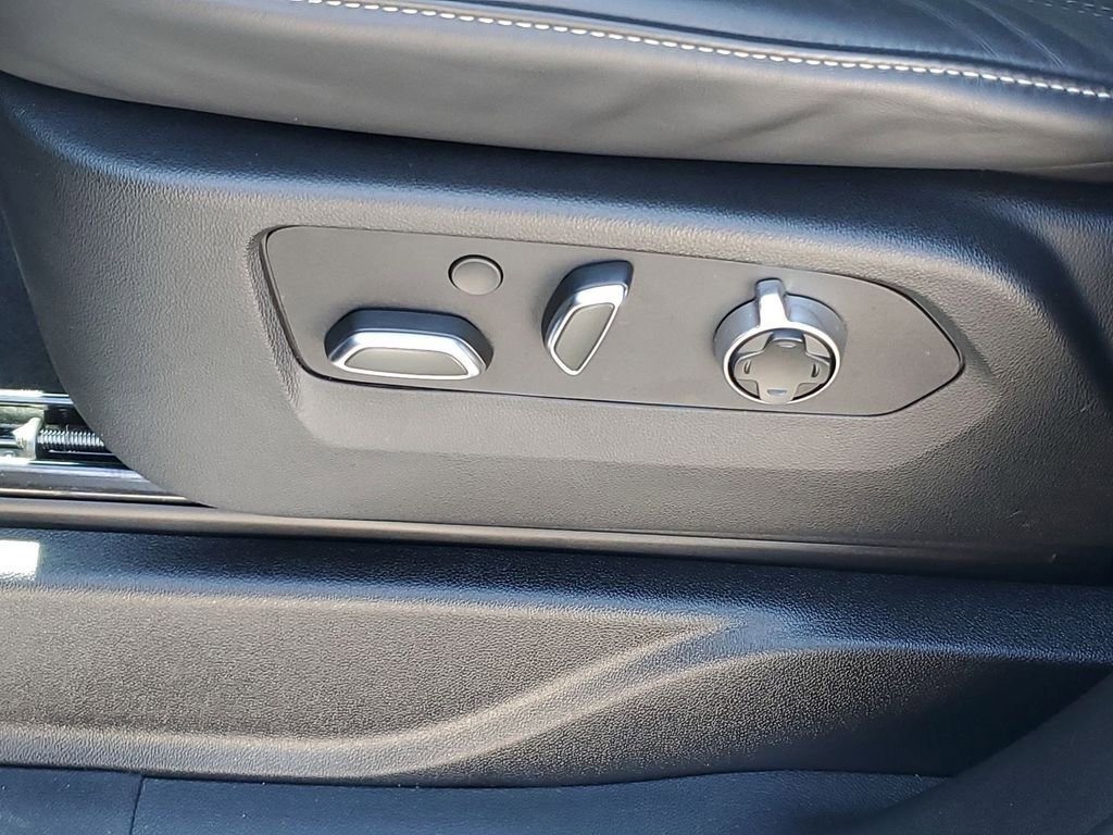 Used 2024 Cadillac Escalade ESV V image 29