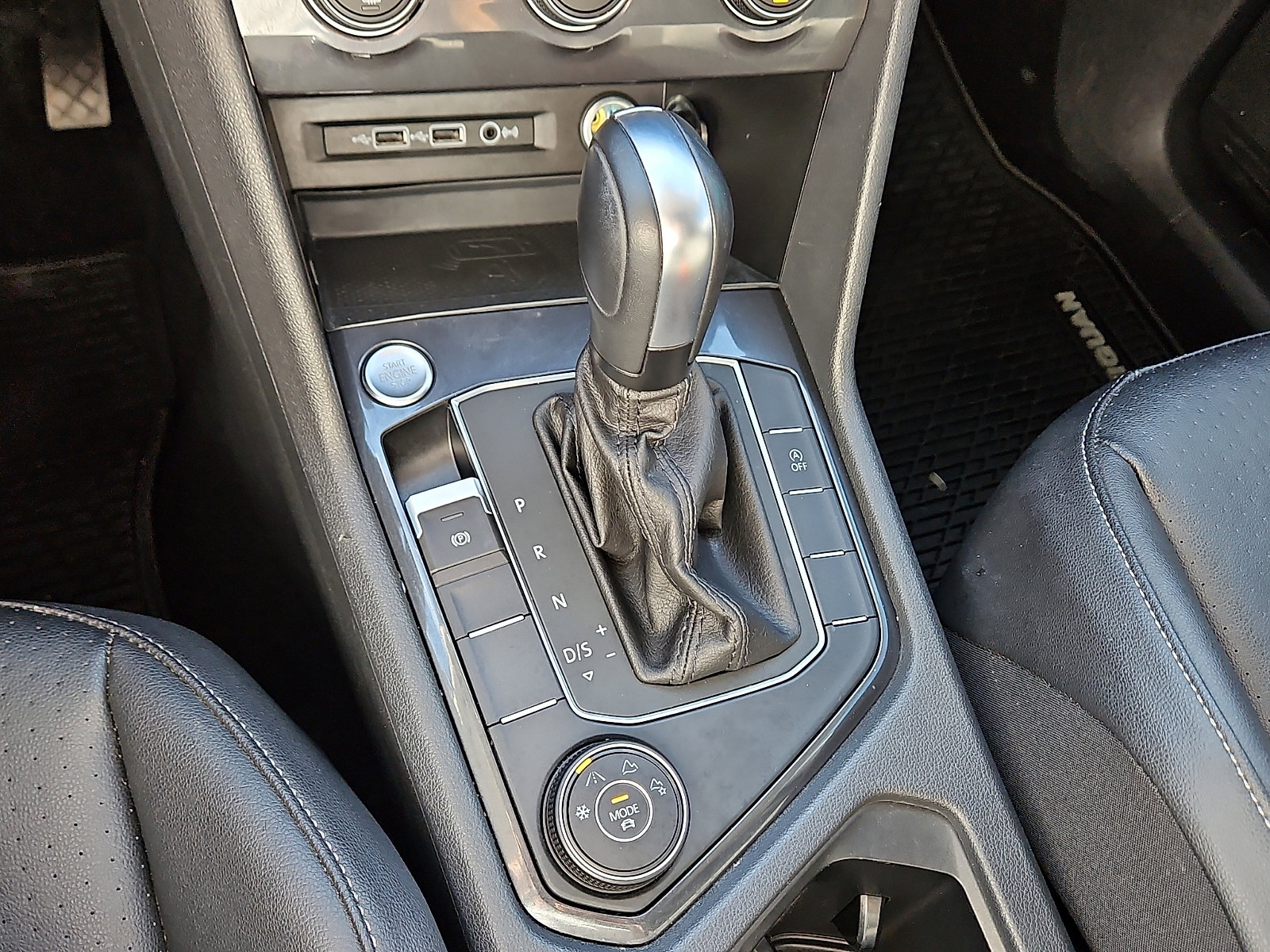 Used 2020 Volkswagen Tiguan SE w/ Panoramic Sunroof Package image 14