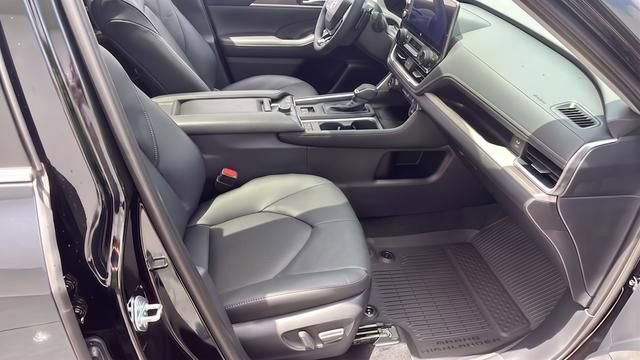Used 2026 Toyota Grand Highlander AWD image 31