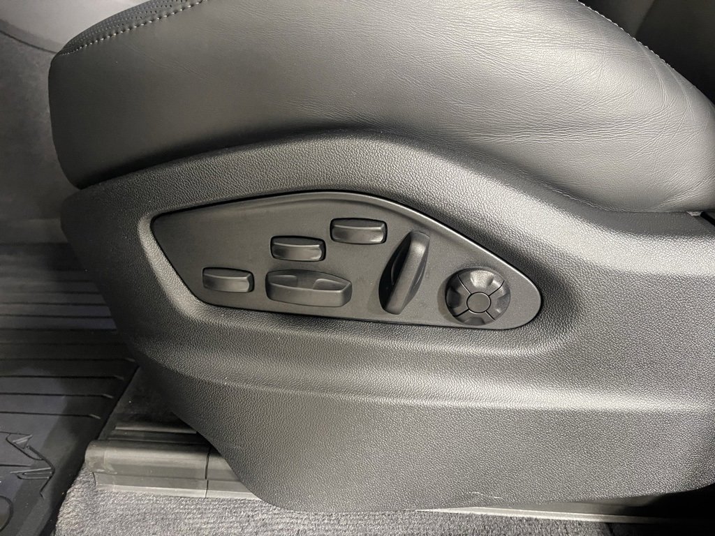 Certified 2025 Porsche Cayenne S image 27