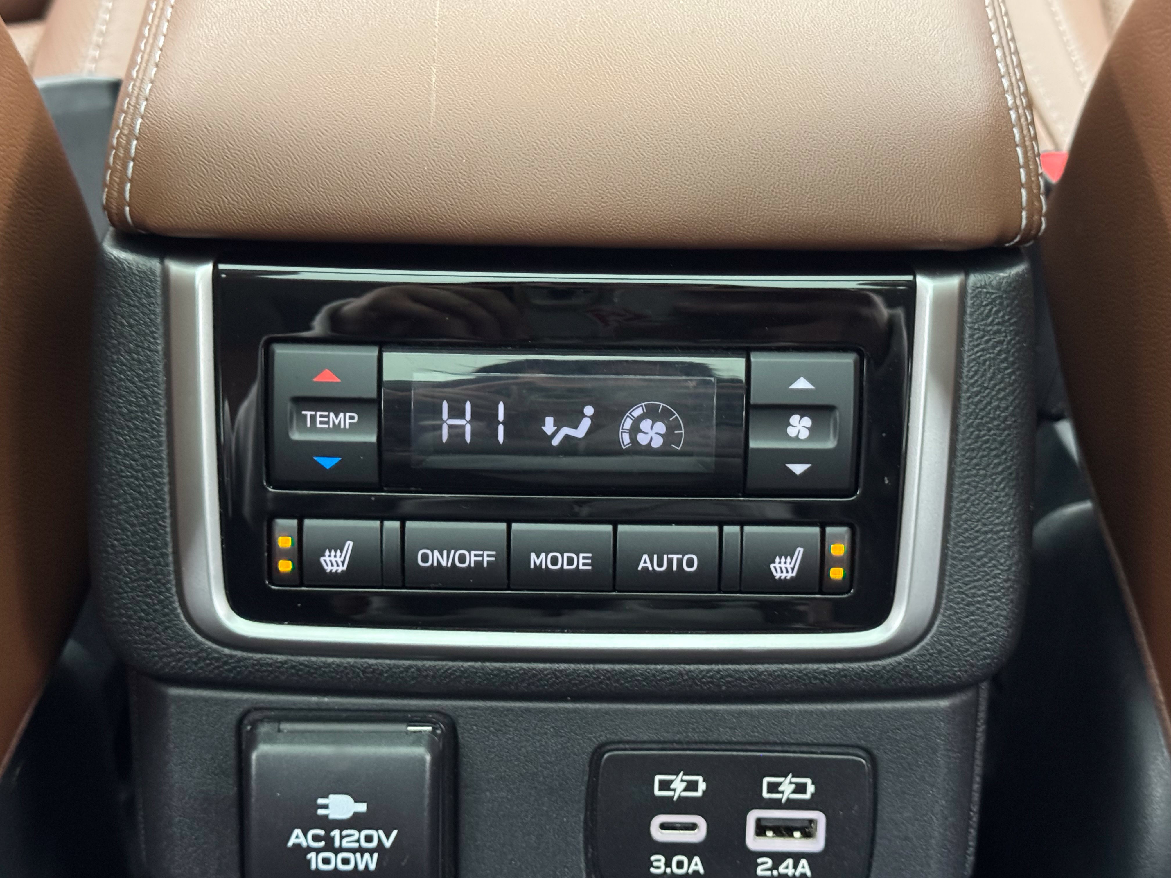 Used 2024 Subaru Ascent Touring AWD/4WD image 7