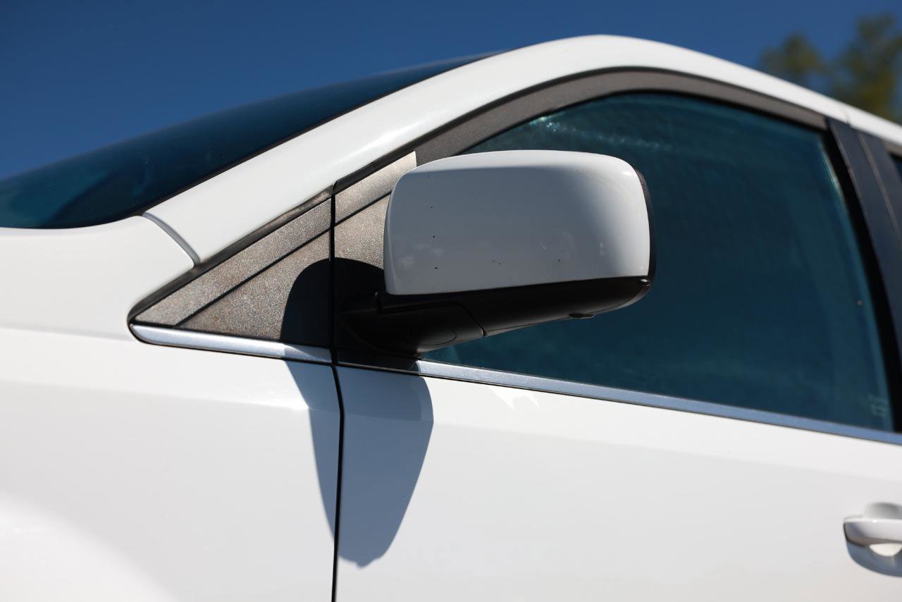 Used 2015 Chrysler Town & Country Touring FWD image 35