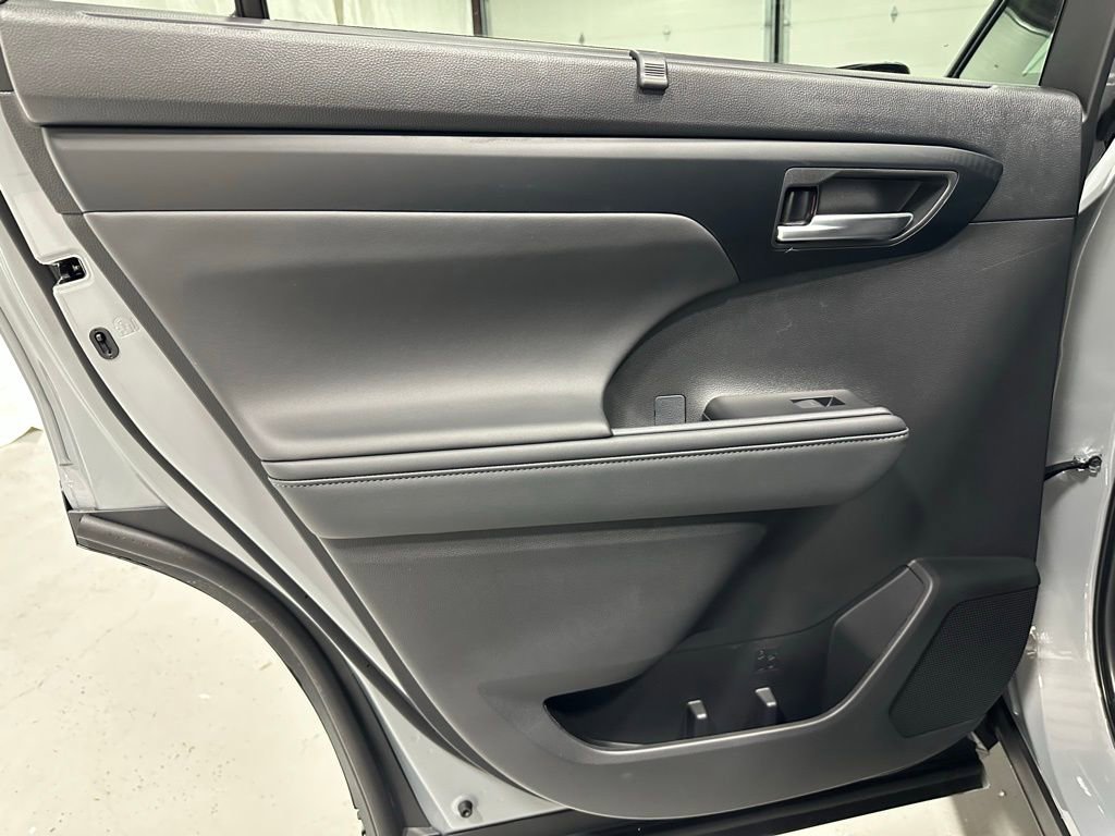 Used 2025 Toyota Highlander XSE image 45