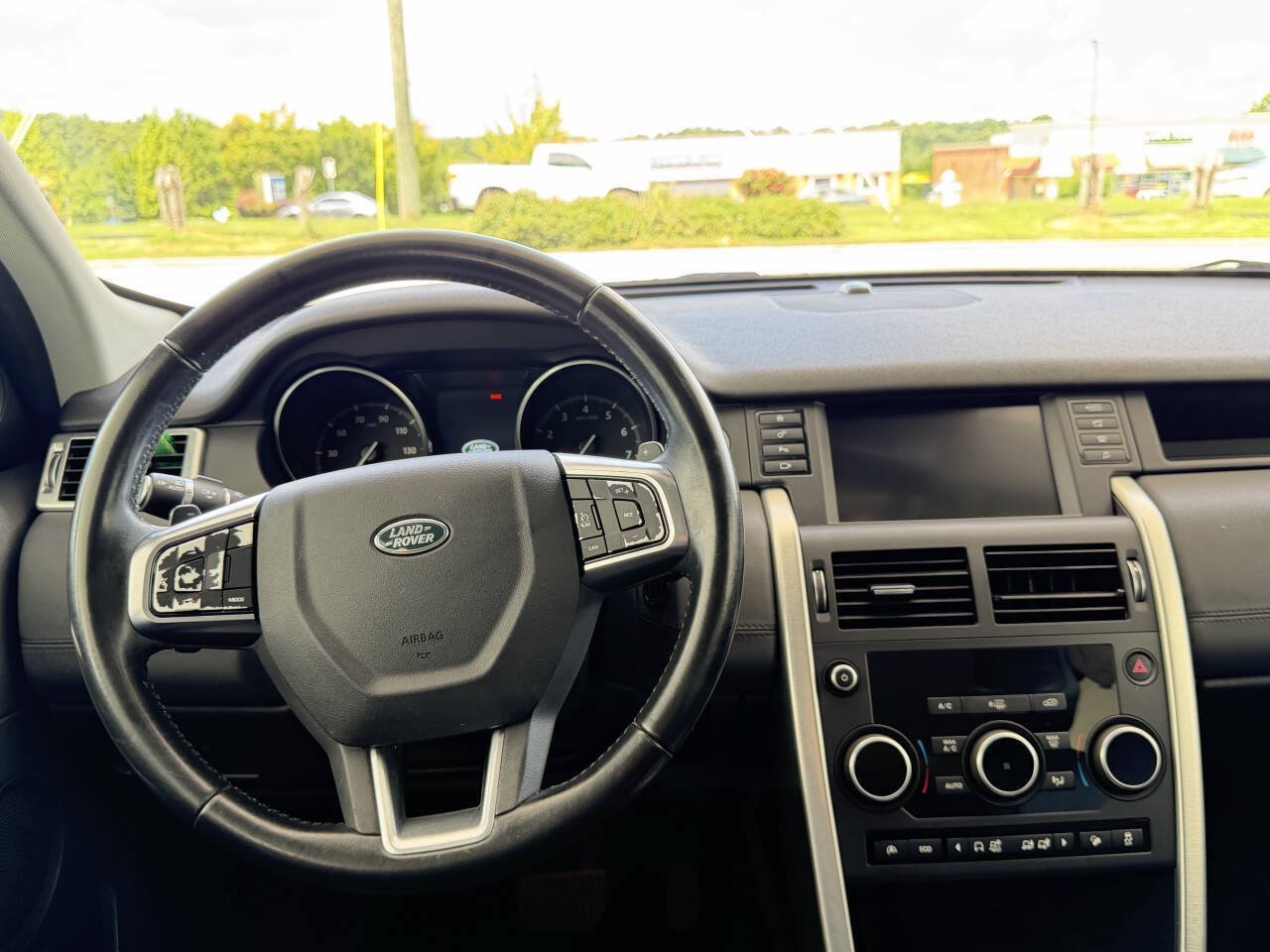 Used 2017 Land Rover Discovery Sport SE AWD/4WD image 11