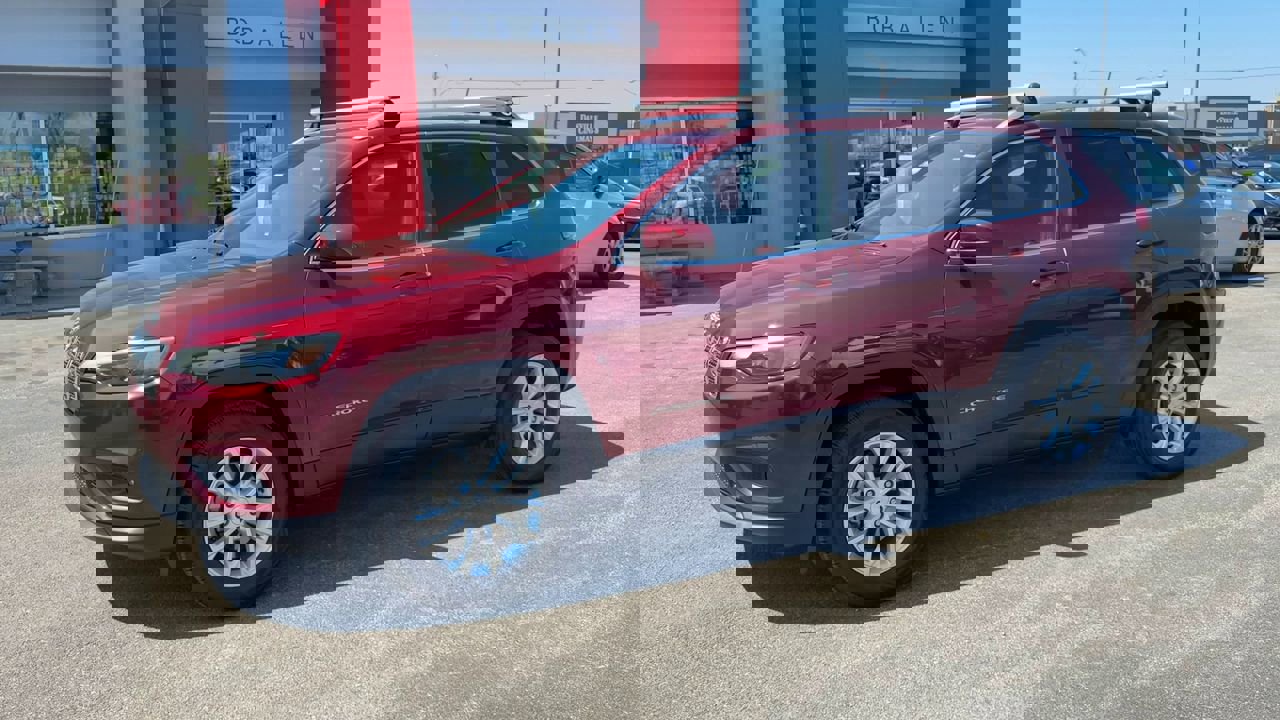 Used 2019 Jeep Cherokee Latitude w/ Popular Appearance Group image 3