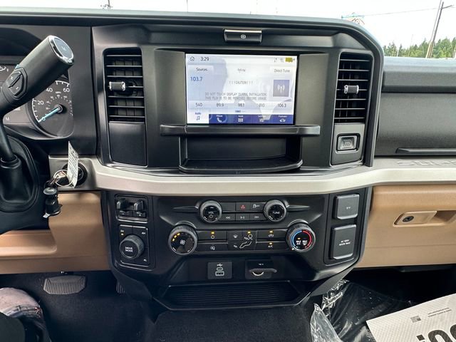 New 2025 Ford F250 XLT w/ F-250 >10K GVWR Package image 11