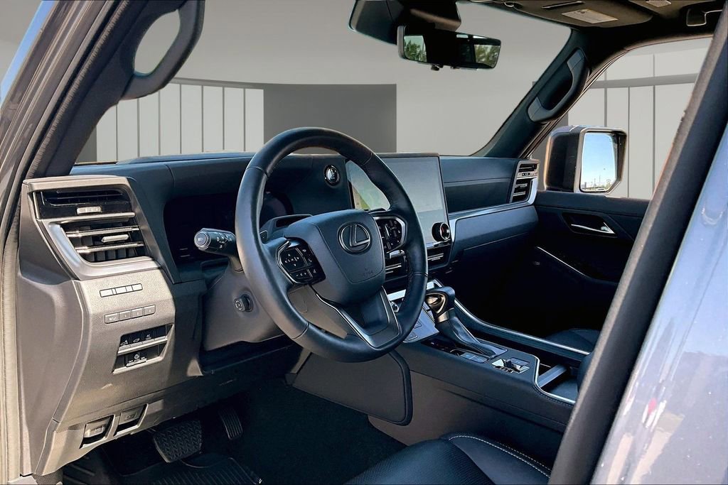 Used 2024 Lexus GX 550 w/ Accessory Package (Z1) AWD/4WD image 13