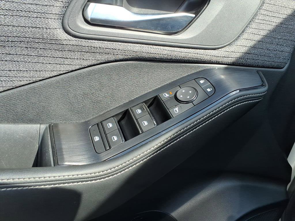 Certified 2023 Nissan Rogue SV image 17