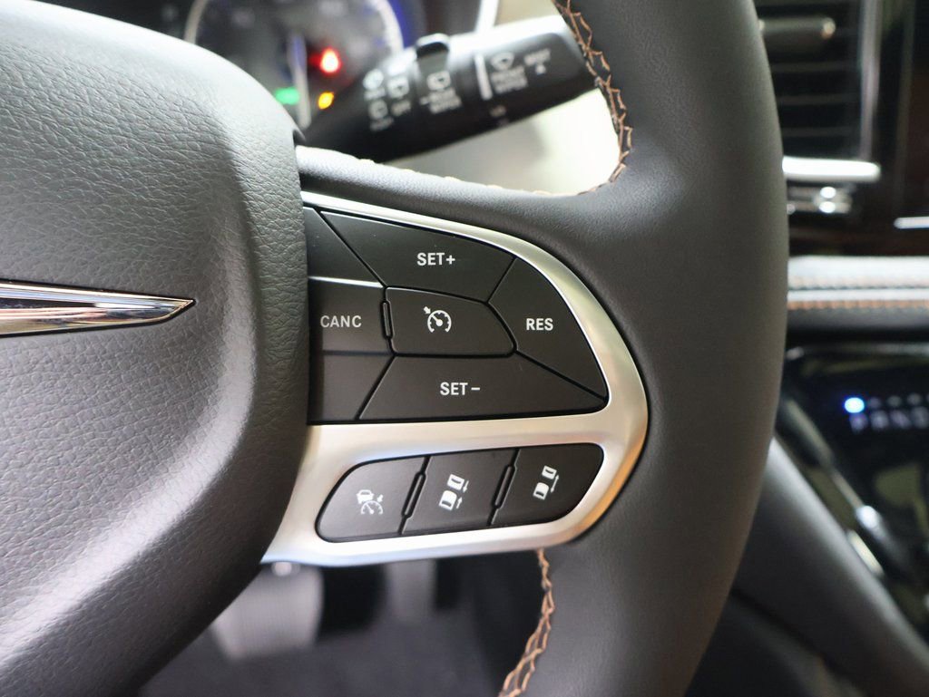 New 2026 Chrysler Pacifica Pinnacle w/ Trailer Tow Group image 32