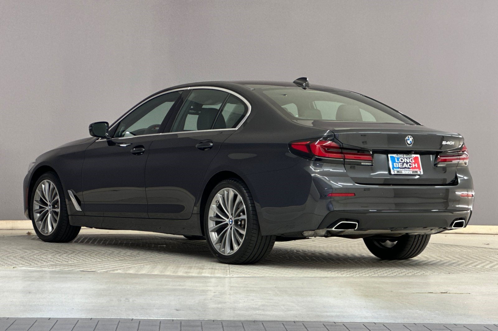 Certified 2023 BMW 540i w/ Premium Package RWD image 3