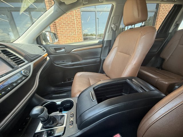 Used 2017 Toyota Highlander Limited AWD/4WD image 28