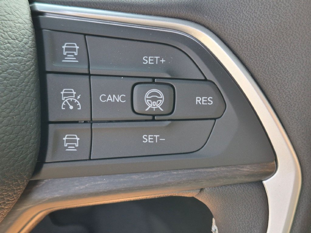 New 2026 Jeep Grand Cherokee Limited w/ Limited Altitude Package AWD/4WD image 16