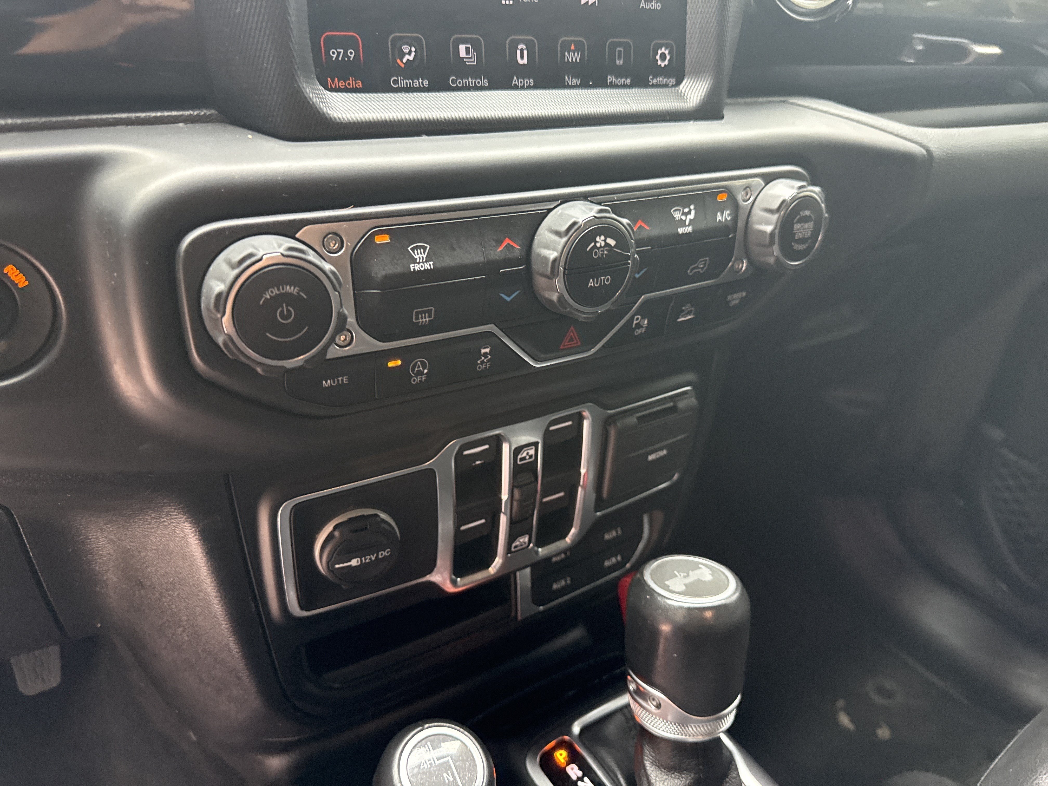 Used 2021 Jeep Wrangler Unlimited Sahara AWD/4WD image 28