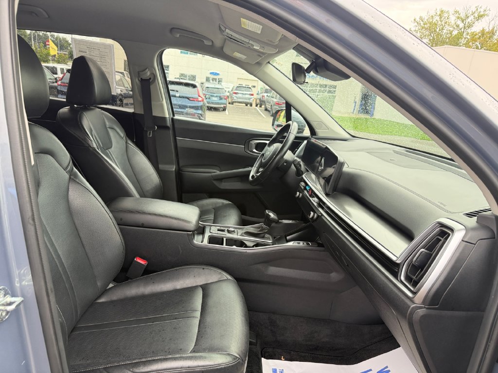 Used 2024 Kia Sorento S FWD image 32