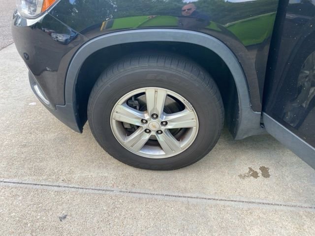 Used 2022 Chevrolet Trax LS w/ Tint and Cruise Package AWD/4WD image 28