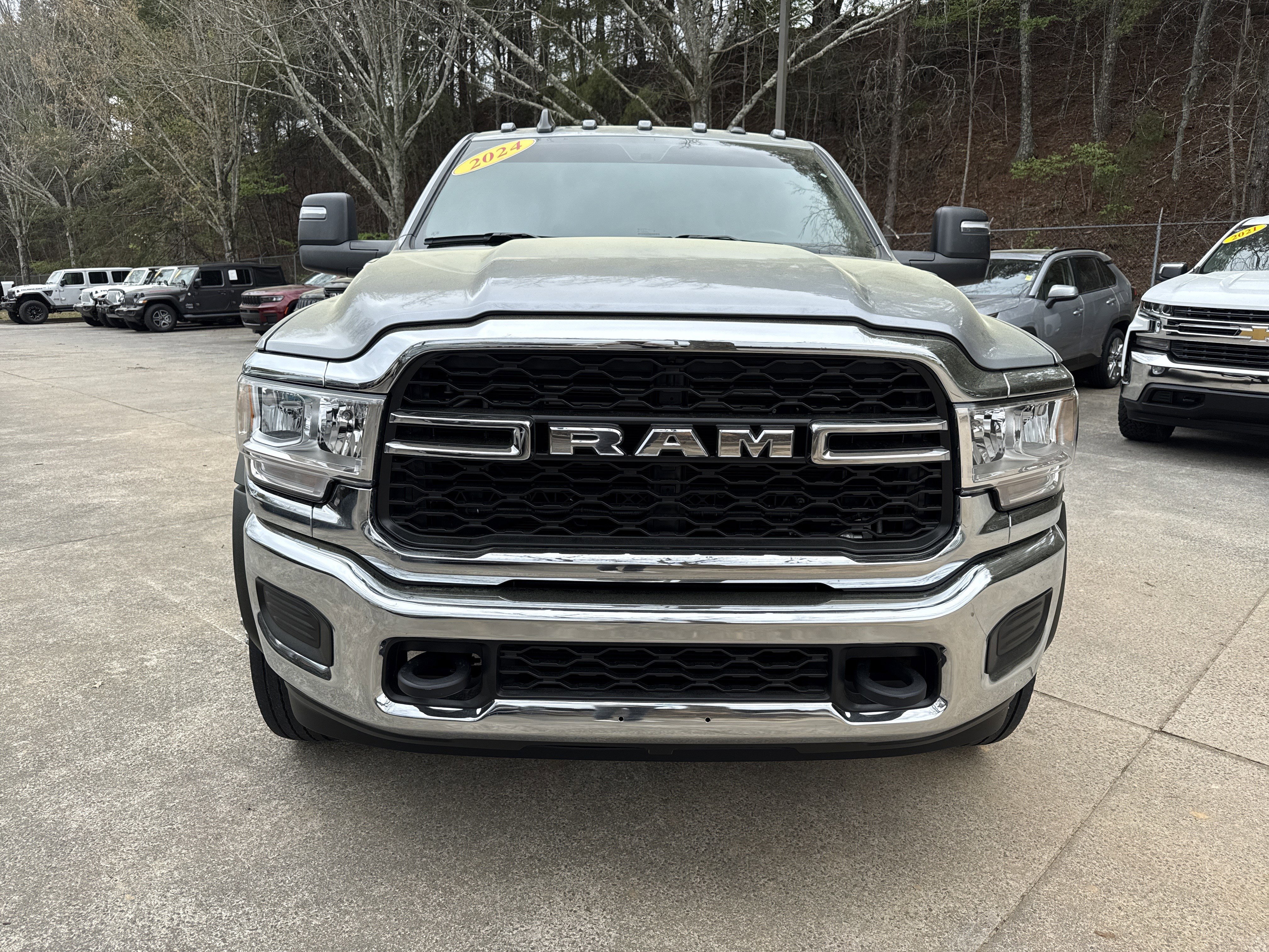 Used 2024 RAM 5500 Tradesman w/ Chrome Appearance Group image 2