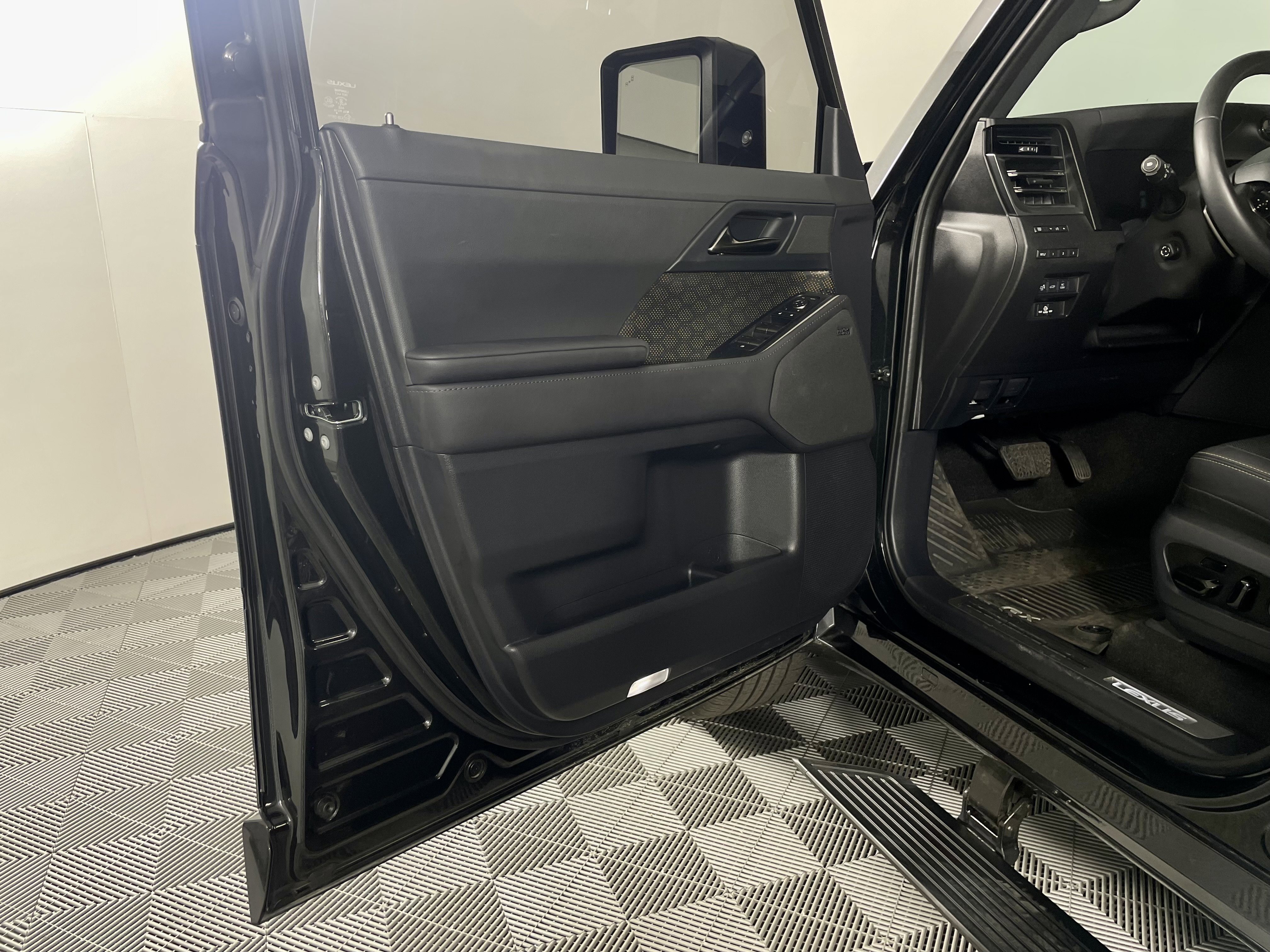 Used 2024 Lexus GX 550 w/ Accessory Package (Z1) image 13