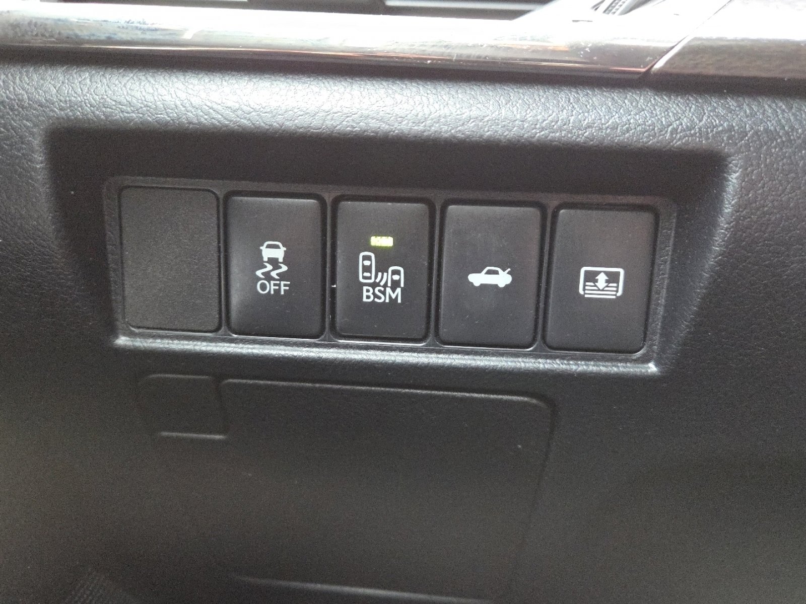 Used 2016 Toyota Avalon Limited image 10