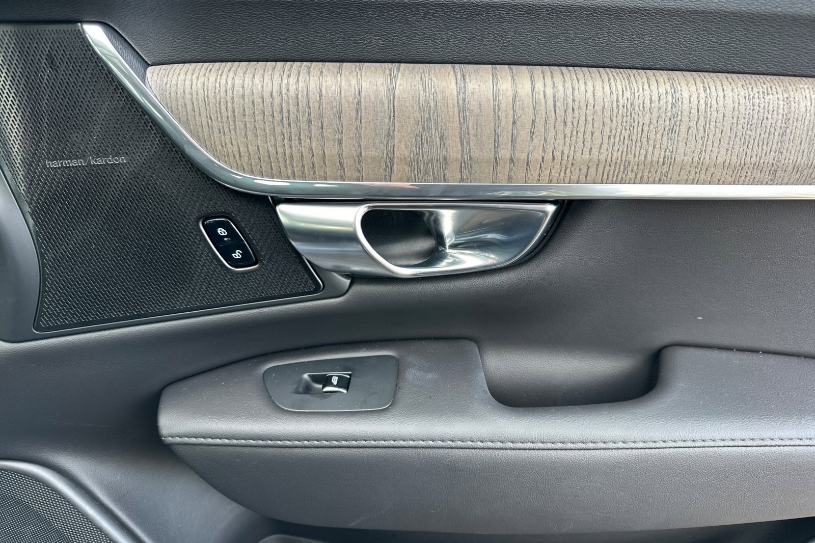 Used 2025 Volvo S90 B6 Plus w/ Protection Package Premier image 18