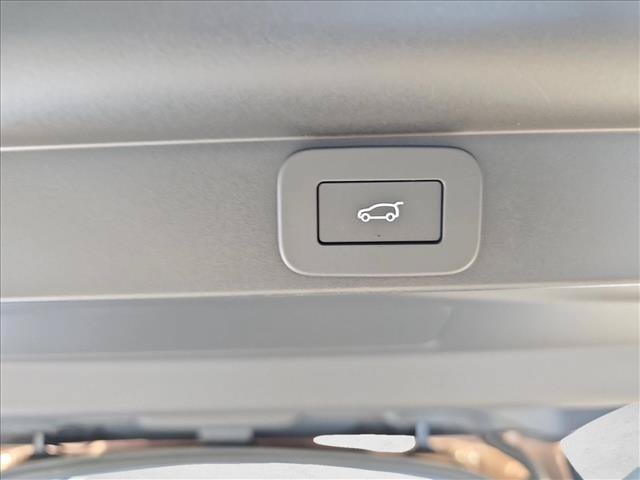 New 2026 Land Rover Range Rover SV AWD/4WD image 13