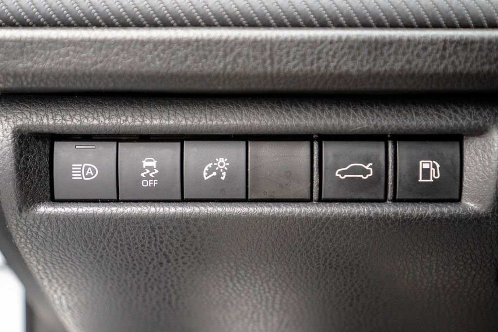 Used 2025 Toyota Camry SE w/ Convenience Package image 20