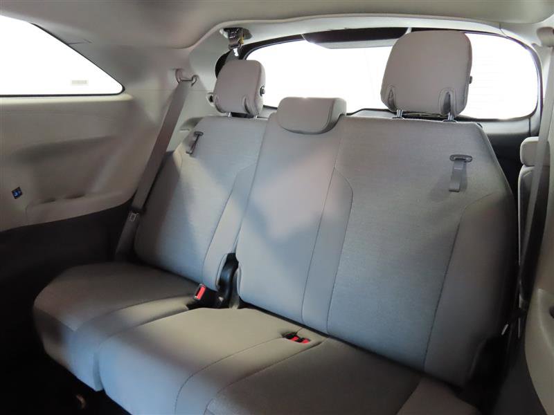 Used 2024 Toyota Sienna LE image 28