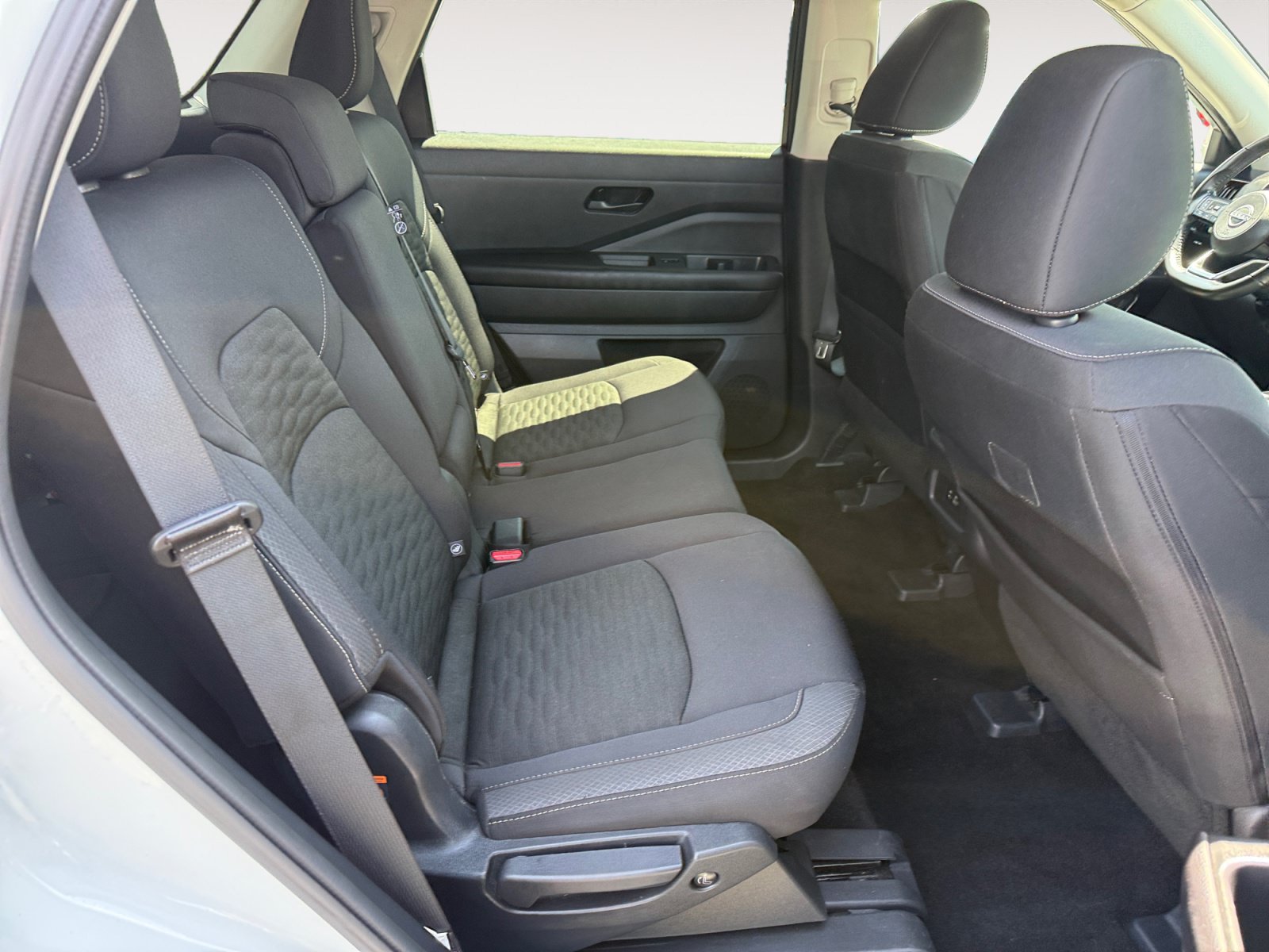 Used 2025 Nissan Pathfinder SV AWD/4WD image 19