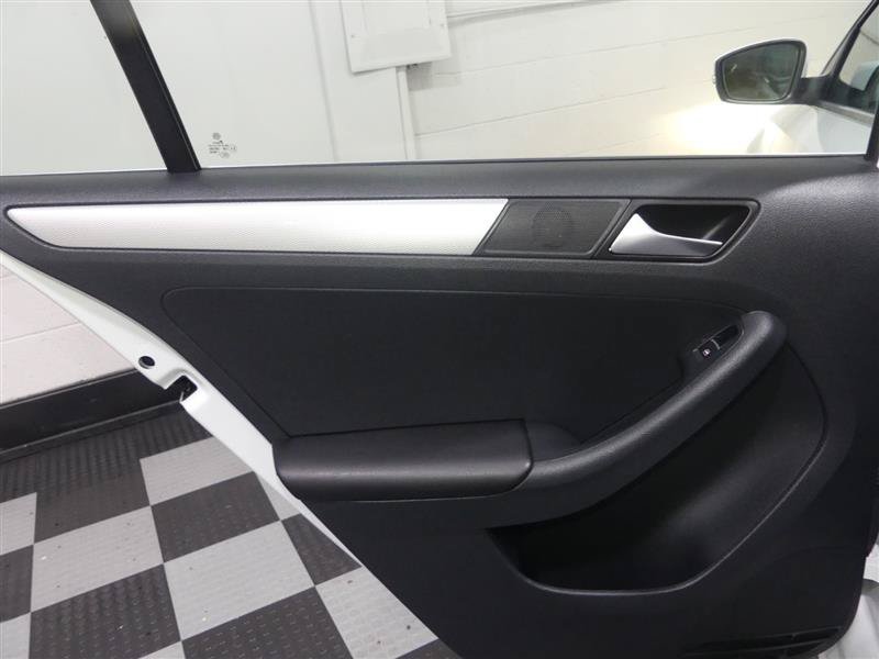 Used 2015 Volkswagen Jetta SE FWD image 26