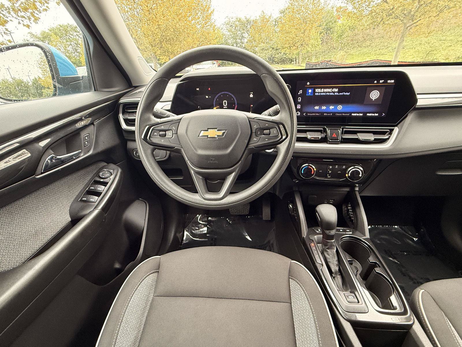Used 2025 Chevrolet TrailBlazer LT AWD/4WD image 22