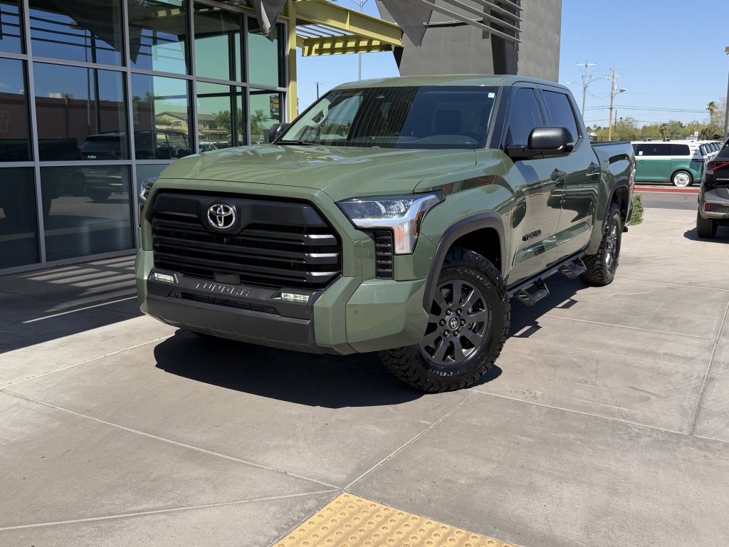 Used 2022 Toyota Tundra SR5 w/ Convenience Package RWD image 2