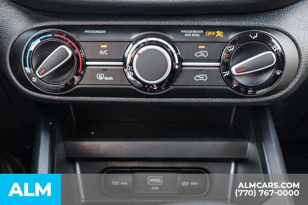 Used 2025 Kia Soul LX w/ LX Technology Package FWD image 38