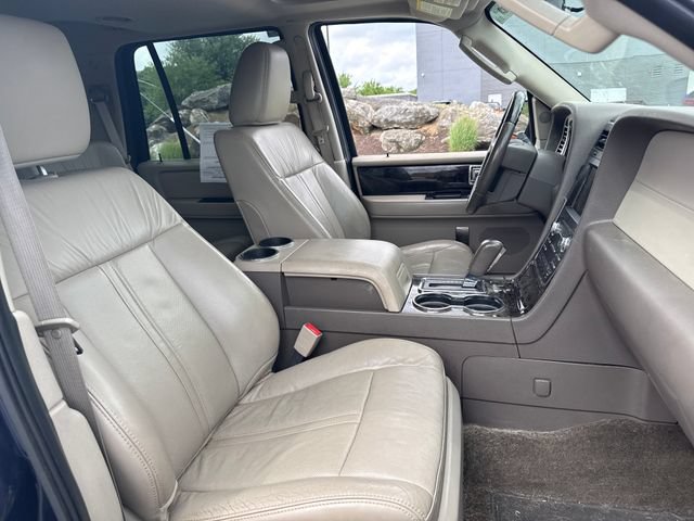 Used 2015 Lincoln Navigator 4WD image 11