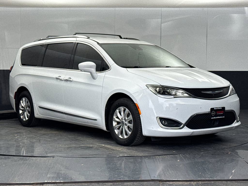 Used 2023 Chrysler Pacifica Touring-L