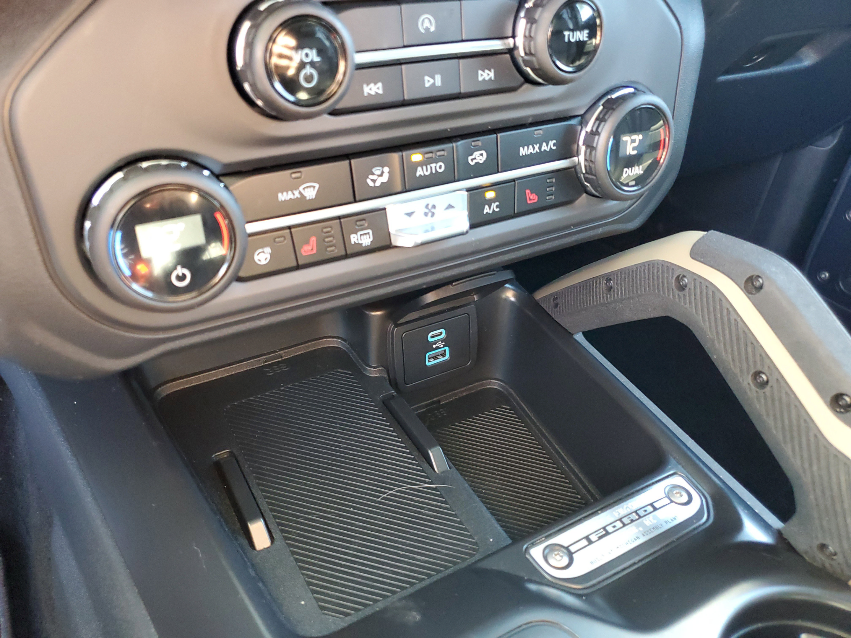 Certified 2025 Ford Bronco Badlands AWD/4WD image 13