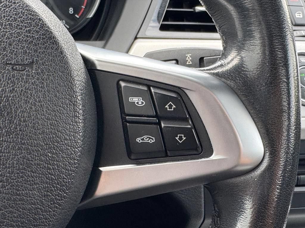 Used 2015 BMW Z4 sDrive28i RWD image 18