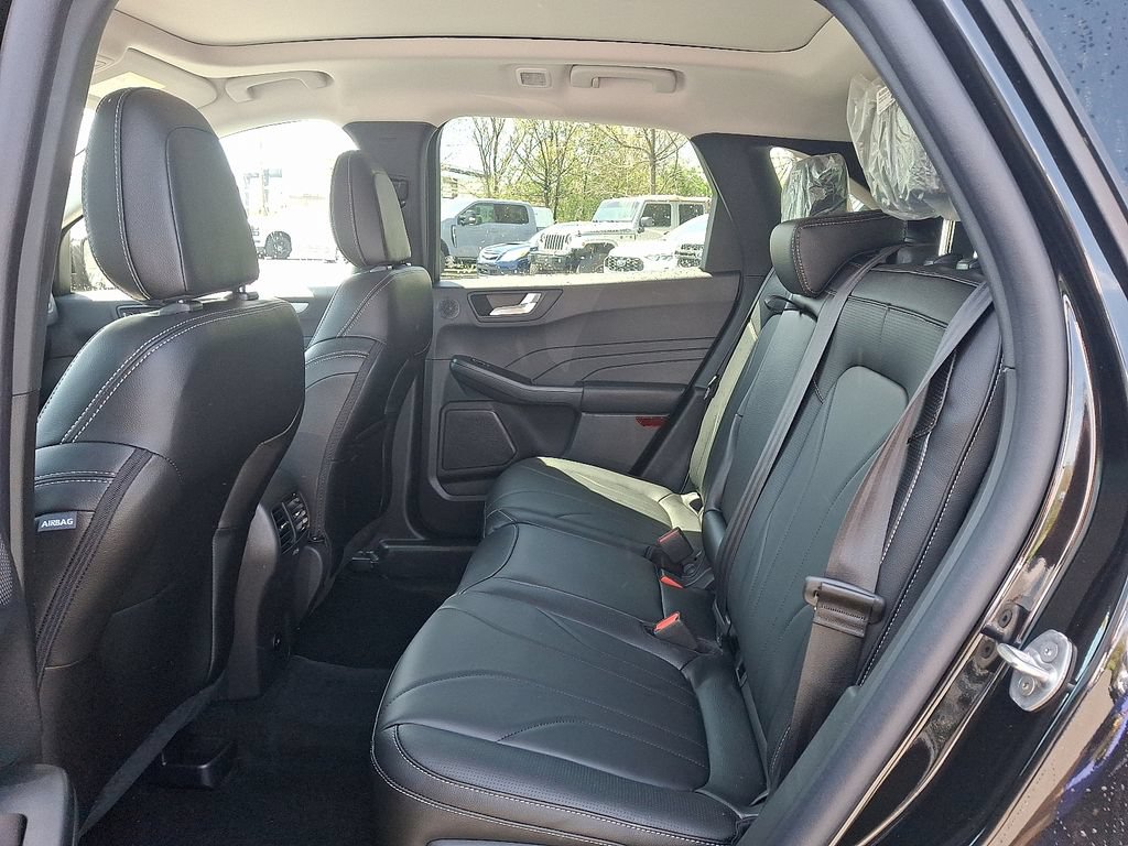 New 2025 Ford Escape SE w/ PHEV Premium Package FWD image 8