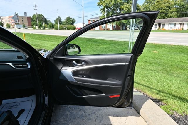 Used 2024 Genesis G70 2.5T AWD/4WD image 18
