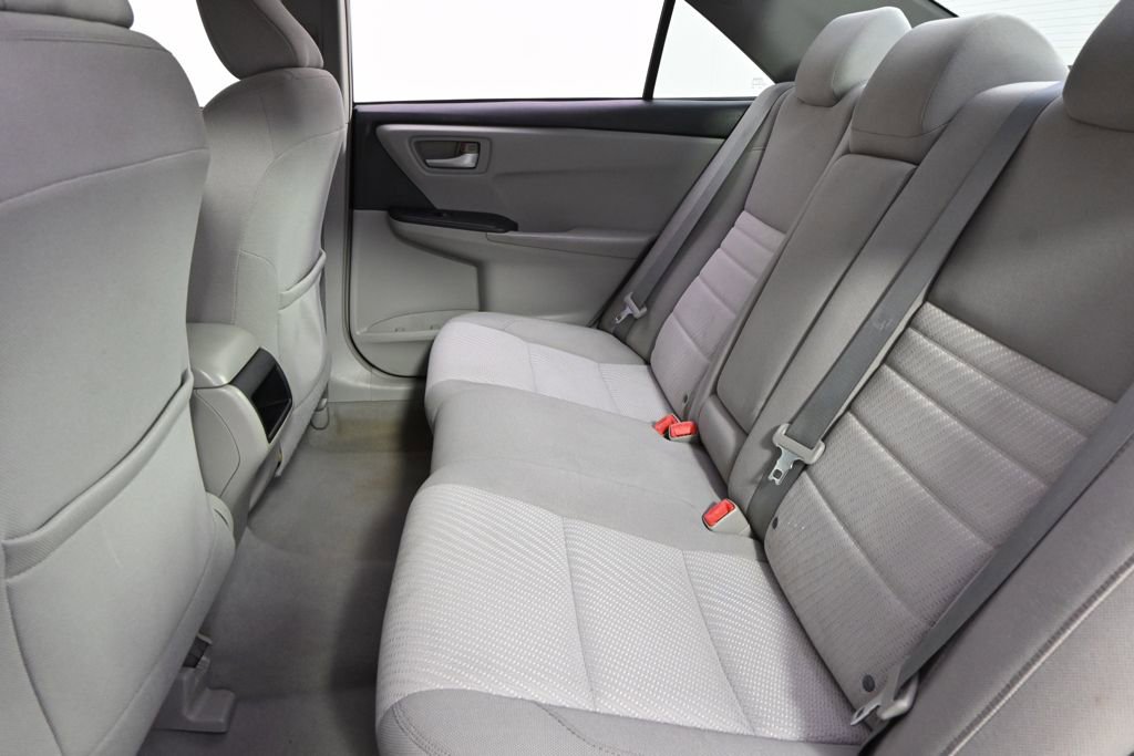 Used 2015 Toyota Camry LE image 21