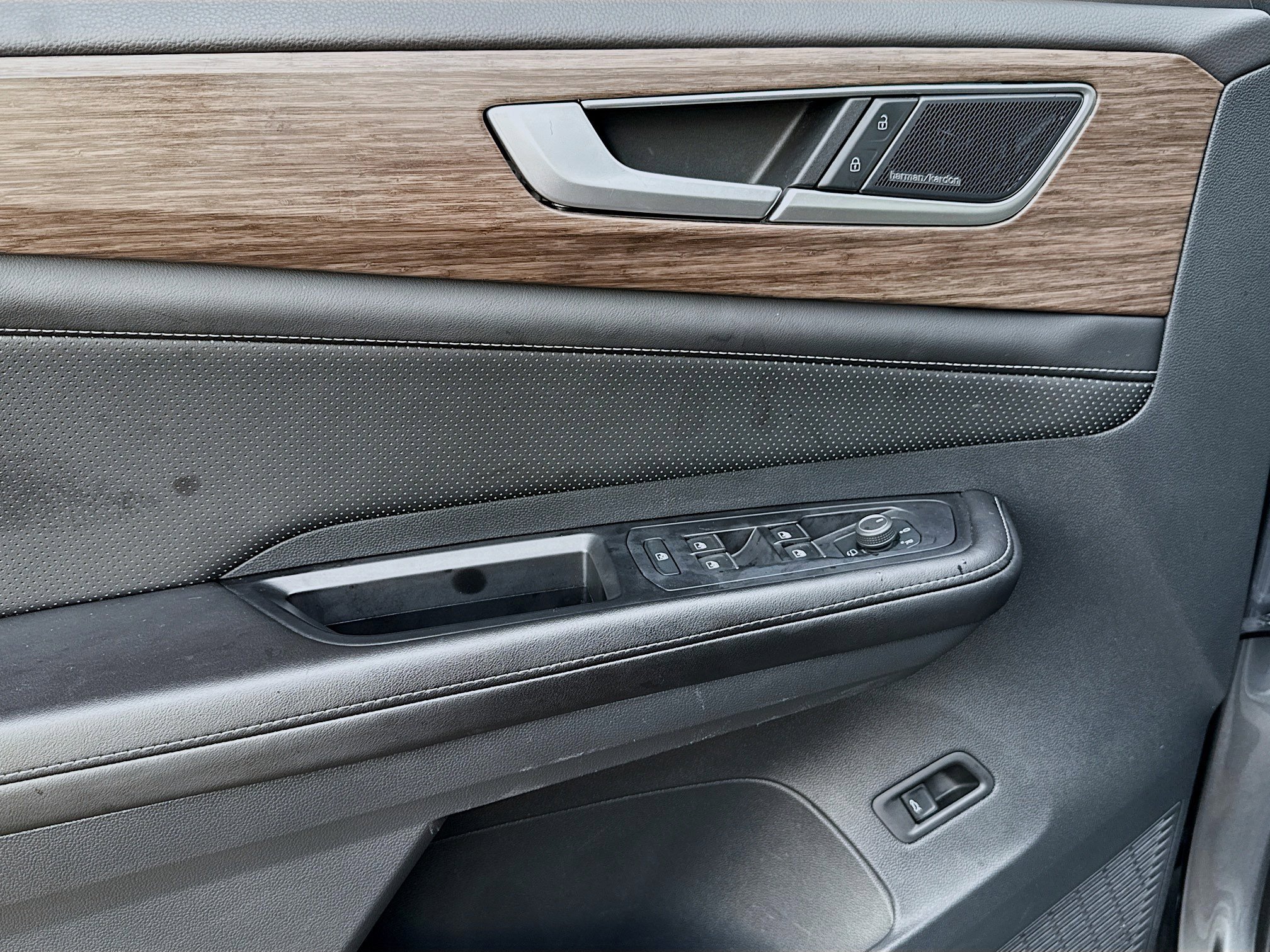 Used 2024 Volkswagen Atlas SEL Premium R-Line image 24