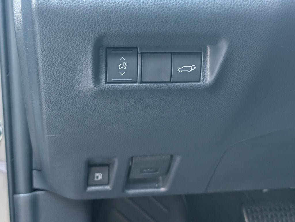 Certified 2026 Toyota RAV4 SE w/ Convenience Package AWD/4WD image 12