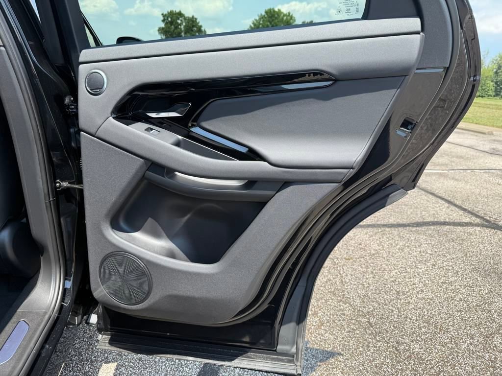 New 2026 Land Rover Range Rover Evoque Dynamic SE image 16