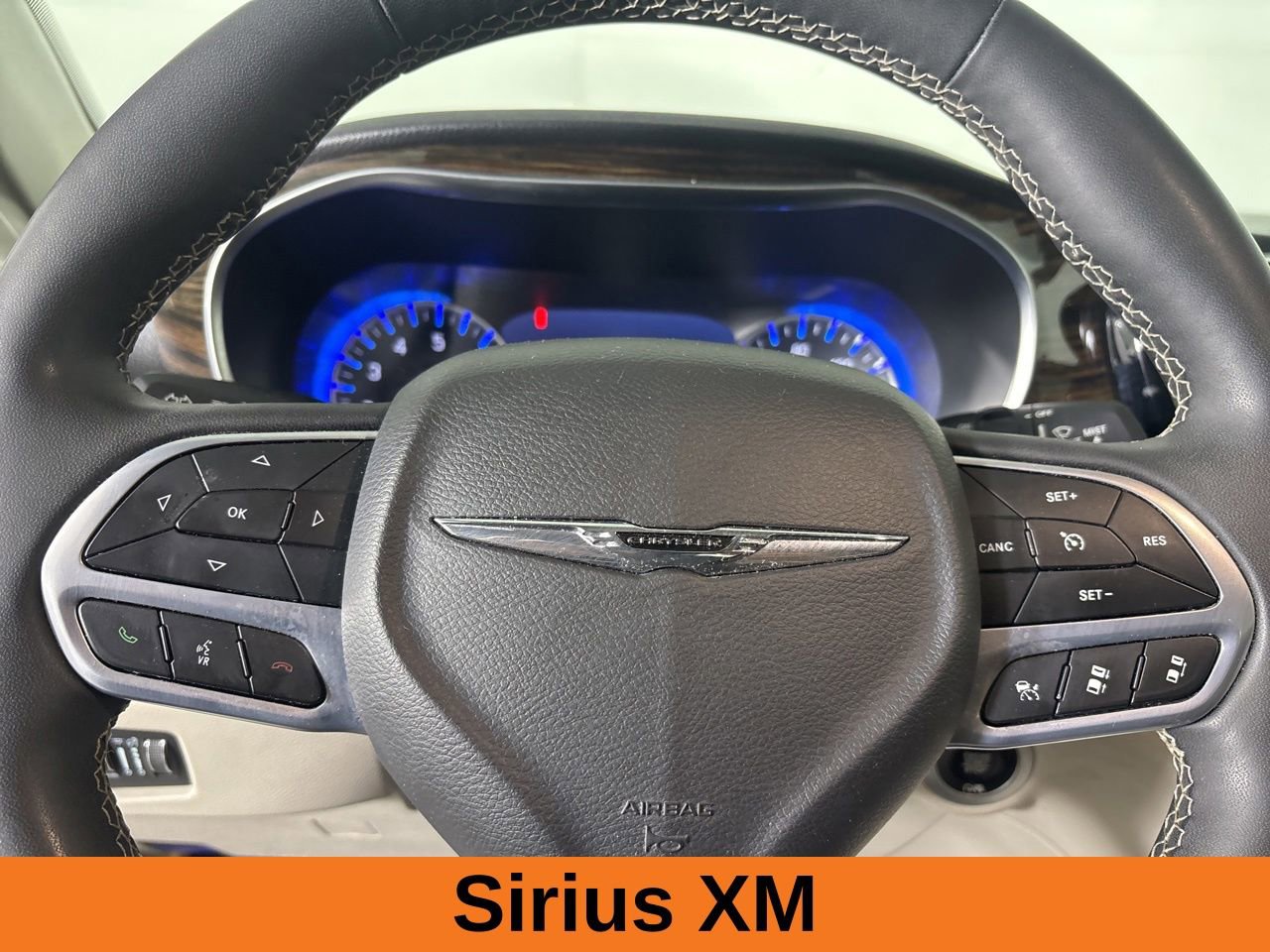Used 2023 Chrysler Pacifica Limited FWD image 14