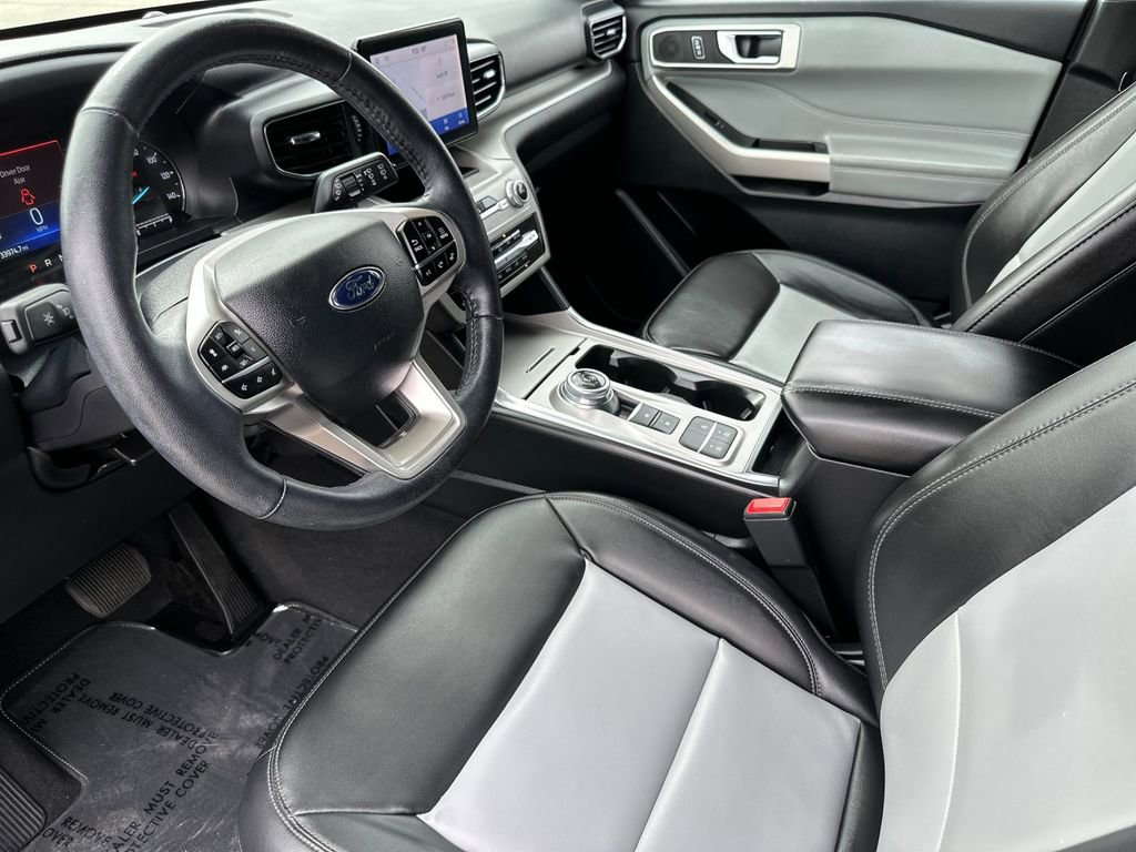 Certified 2023 Ford Explorer XLT w/ Equipment Group 202A image 9