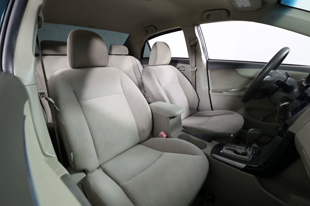Used 2010 Toyota Corolla LE FWD image 24