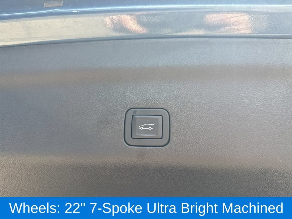 Used 2025 GMC Yukon XL Denali Ultimate w/ LPO, Floor Liner Package AWD/4WD image 16