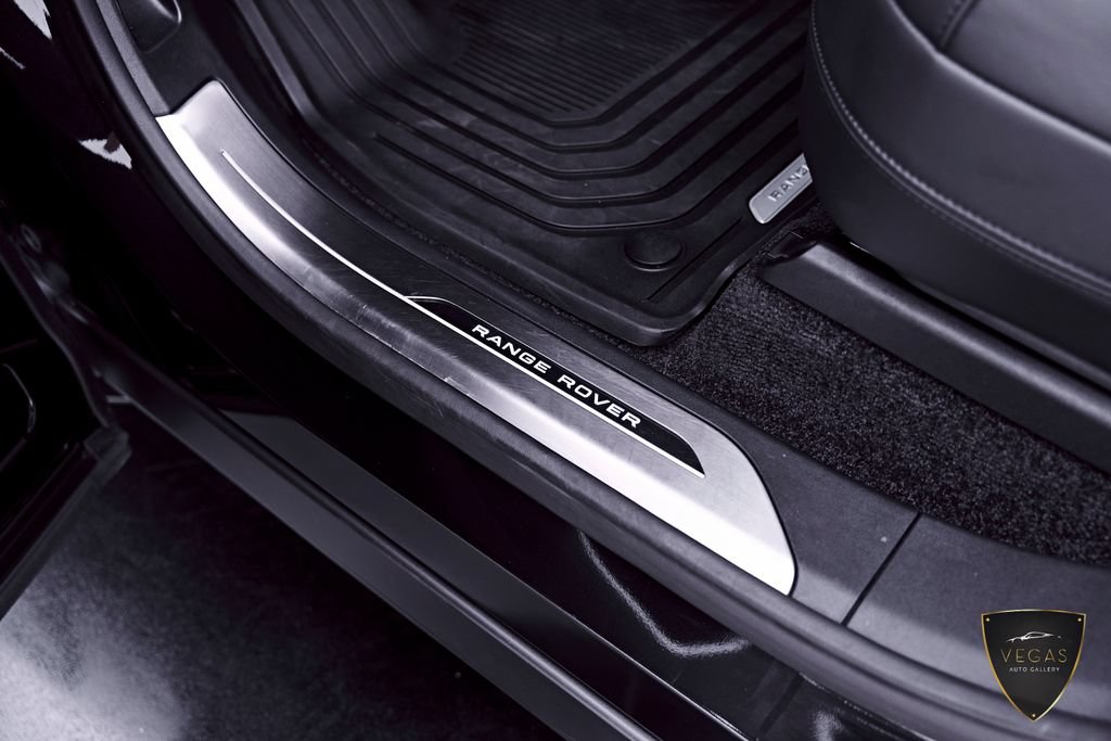 Used 2025 Land Rover Range Rover SE AWD/4WD image 42