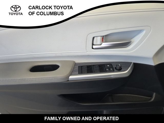 Used 2026 Toyota Sienna XLE FWD image 11