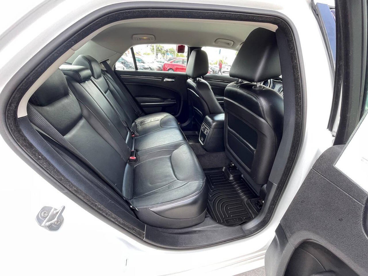 Used 2015 Chrysler 300 Limited RWD image 10