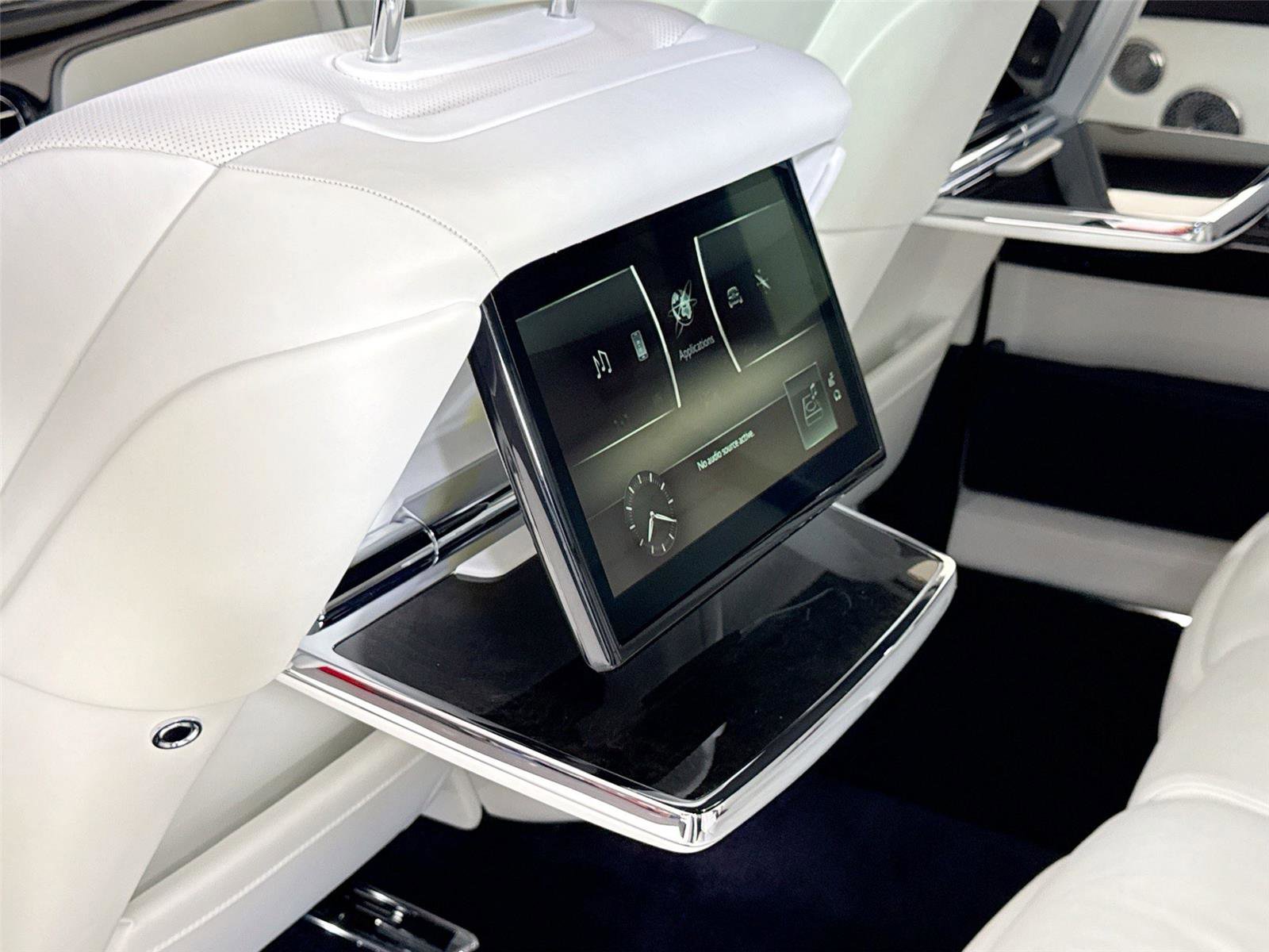 Used 2023 Rolls-Royce Phantom Sedan RWD image 28